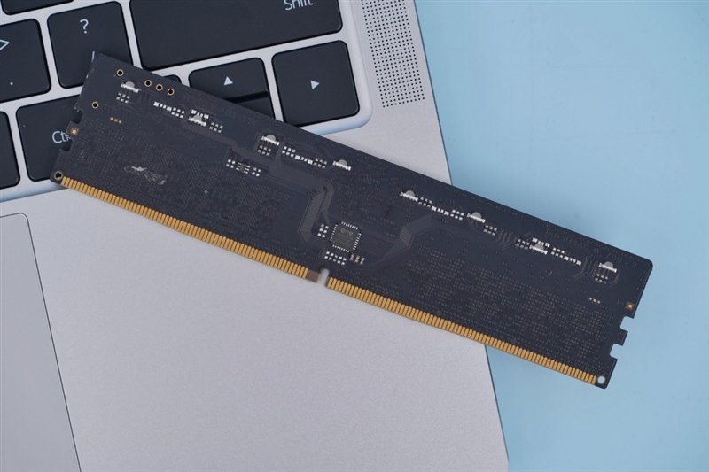 变态的超频能力！技嘉AORUS RGB DDR5-6000 16GBx2内存套装评测：6800MHz下全面碾压DDR4