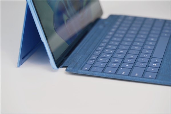 仅878g！微软Surface Pro 9二合一轻薄本图赏