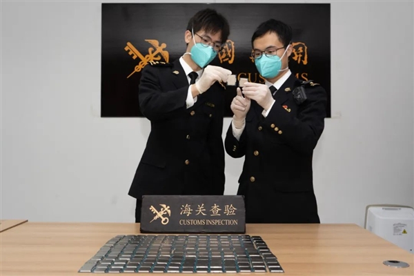 散片就是这么来的？男子腰缠155片CPU入境被海关查获