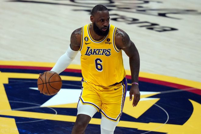 NBA晚报：小里大赞詹皇 哈姆为球员骄傲 拉塞尔未接受采访插图