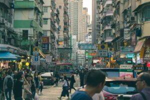 亚洲首只比特币和以太币 ETF 上市后股价飙升