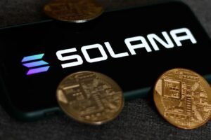 比特币大跌之际 Solana 触及 141 美元的重要支撑位，分析师称现在是买入时机